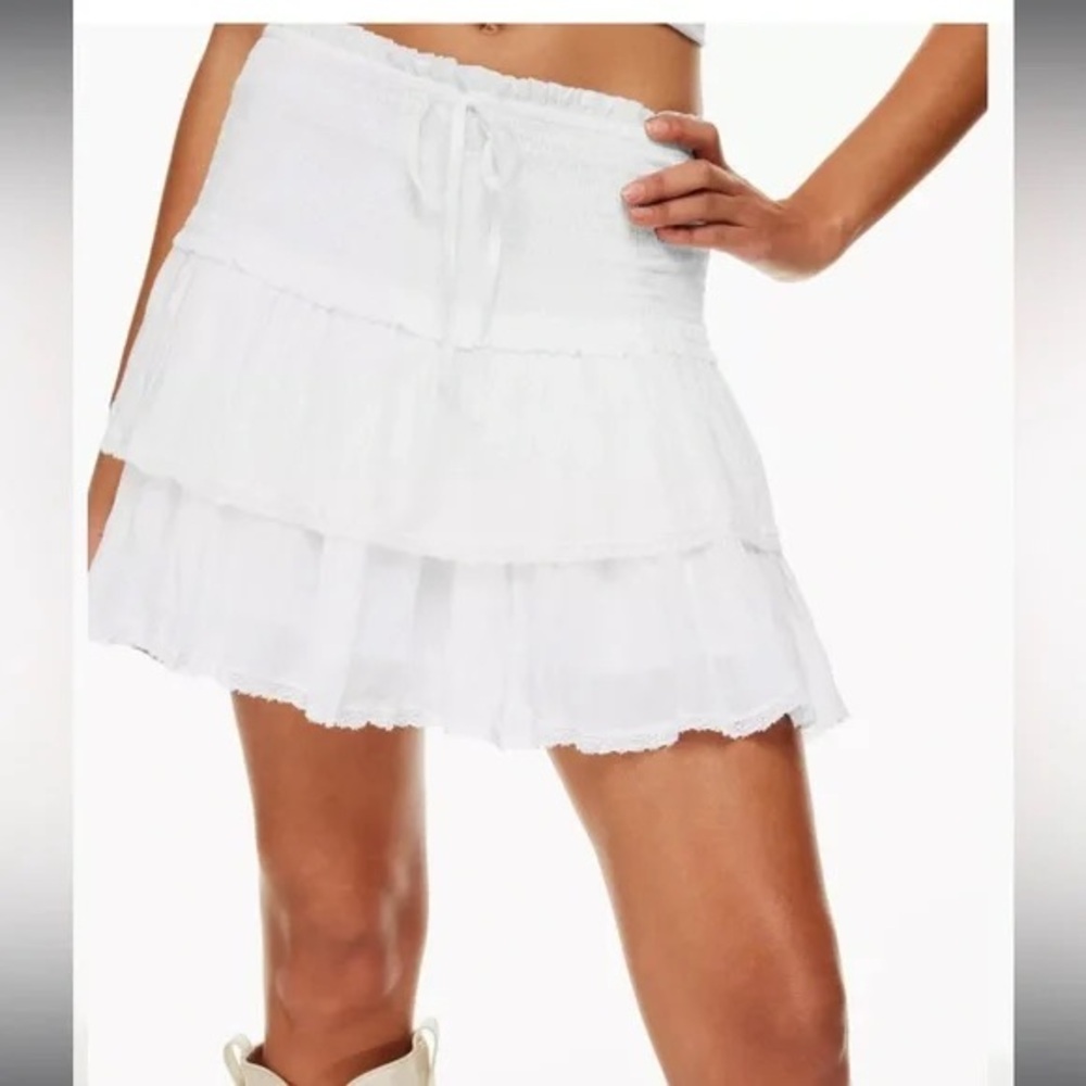 NWT Aritzia Wilfred high rise tiered mini skirt, white, size S